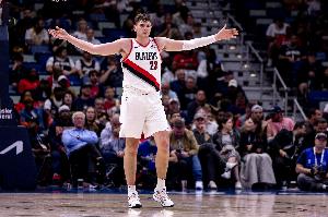 KOK体育网页版-不虚对面双塔！克林根半场7投4中得13分9板 前场篮板有7个