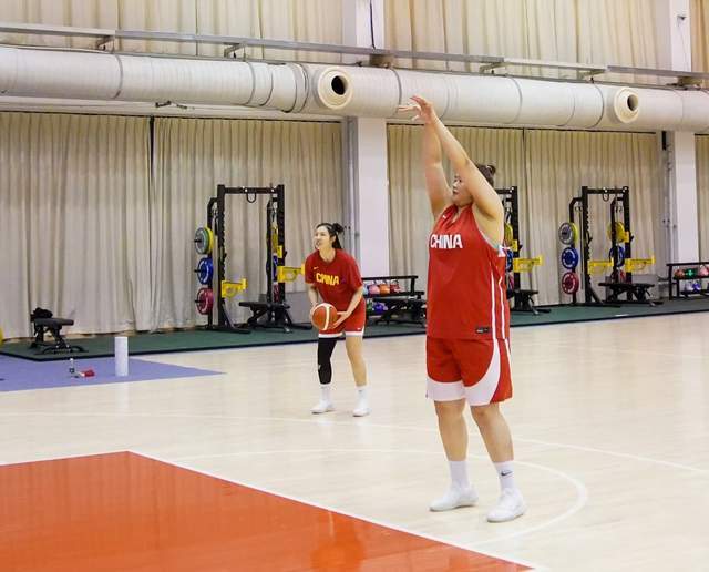 KOK集团-刘禹彤、杨舒予在列！中国女篮最新训练画面出炉，宫鲁鸣接受采访